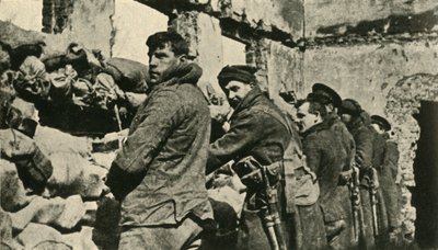 Soldados aliados na Flandres, Primeira Guerra Mundial, 1915, c1920. de Unbekannt
