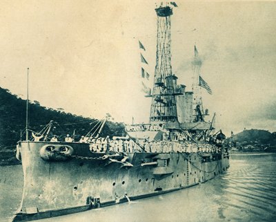Navio de batalha americano Missouri a fazer a passagem pelo canal do panamá de Unbekannt