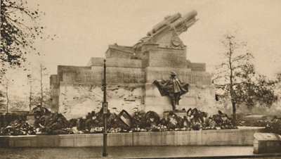 Uma adição aos monumentos de Londres: O Regimento Real de Artilharia Memorial, c1935. de Unbekannt
