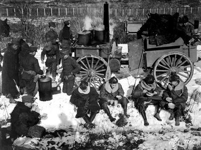 Um campo de infantaria americano na Sibéria, Rússia, em dezembro de 1918. de Unbekannt