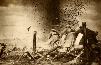 Uma explosão de explosivos, Primeira Guerra Mundial, 1914-1918, 1933. de Unbekannt