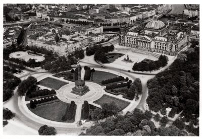 Uma vista aérea da Konigsplatz, Munique, Alemanha, de um Zeppelin, c1931 1933 de Unbekannt