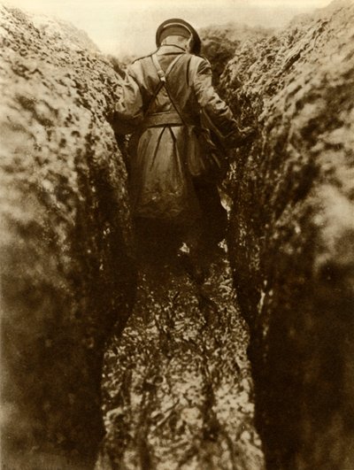 Um oficial nas trincheiras, França, Primeira Guerra Mundial, 1916, 1935. de Unbekannt