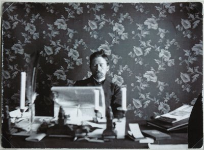 Anton Chekhov em seu estudo em Yalta, 1895-1900 de Unbekannt