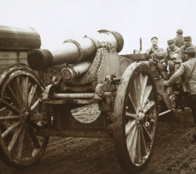 Coluna de artilharia em Verdun, norte da França, c1914-c1918 de Unbekannt