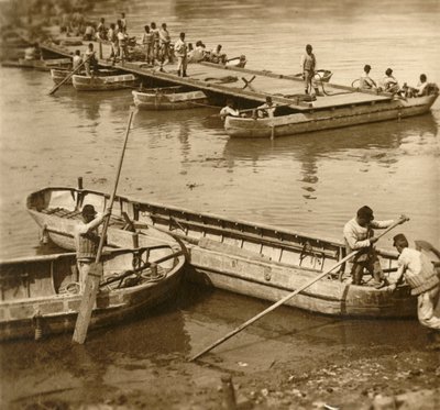 Montagem de uma ponte de pontão, c1914-c1918 de Unbekannt
