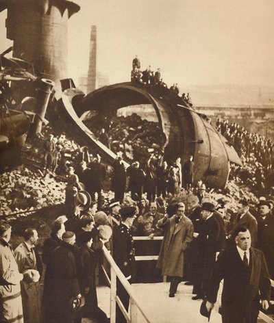 Em Derelict Steel-Works, Gales do Sul, 1936 1937 de Unbekannt
