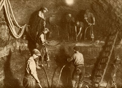 No trabalho no túnel de New Mersey, c1930. de Unbekannt