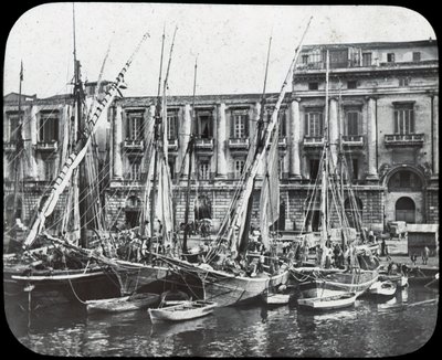 No cais, porto de Messina, Sicília, Itália, final do século XIX ou início do século XX de Unbekannt