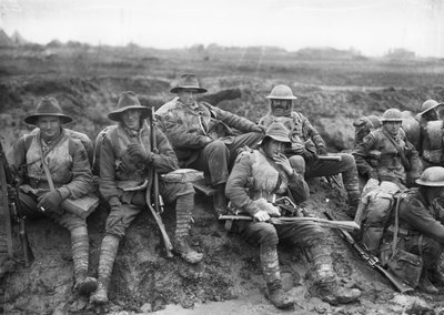 Austrália na Grande Guerra. Homens não identificados da 5ª Divisão, 1916. de Unbekannt