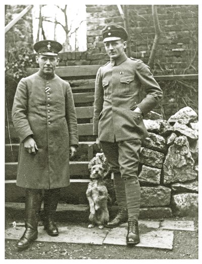 Soldados austríacos ou italianos com um cão, Fevereiro de 1918 (foto) de Unbekannt