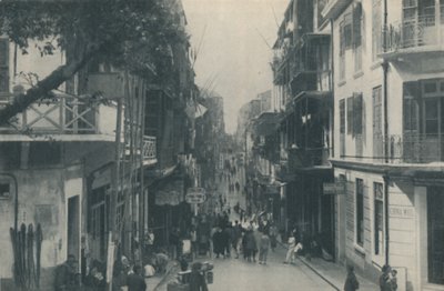 Edifícios com varandas de uma rodovia comercial movimentada, leste e oeste, c1935 de Unbekannt
