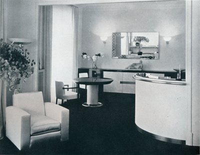 Bar canto de uma sala de jantar desenhado por Jacques Adnet, c1940 de Unbekannt