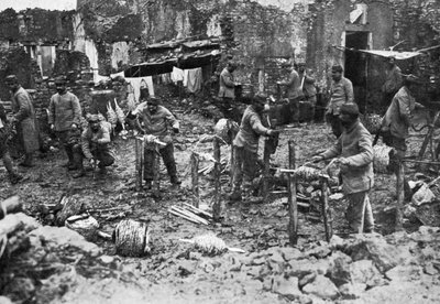 Spooling de arame farpado, a defesa de Verdun, França, Primeira Guerra Mundial, 1916, c1920 de Unbekannt