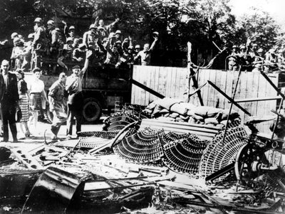 Barricadas erguidas perto da Place de la Concorde, Paris, agosto de 1944 de Unbekannt