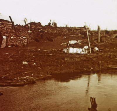 Campo de batalha, c1914-c1918 de Unbekannt