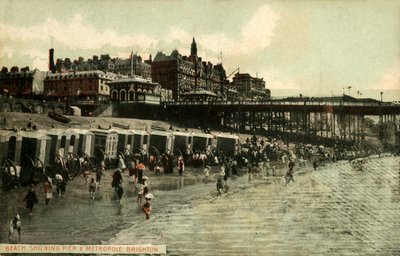 Praia mostrando Pier & Metropole, Brighton, final do século XIX-início do século XX. de Unbekannt