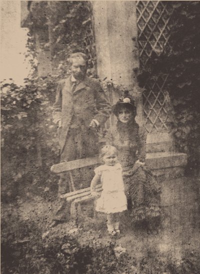 Berthe Morisot, seu marido Eugène Manet e sua filha, Julie, ca 1881 de Unbekannt