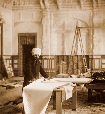 Bhai Ram Singh trabalhando no Indian Room, Osborne House, Isle of Wight, 1892 de Unbekannt