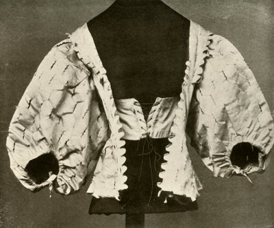 Corpete de cetim branco cortado e rosado, c1620-1640, 1937. de Unbekannt