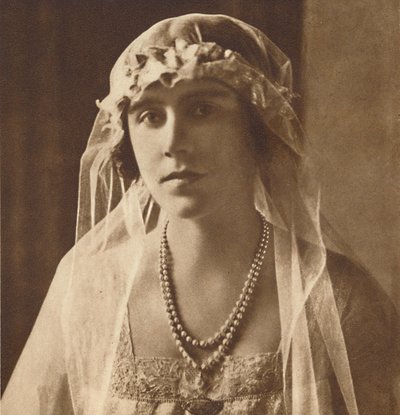 Dama de honra no casamento da princesa Mary e Visconde Lascelles, 1922, 1937 de Unbekannt