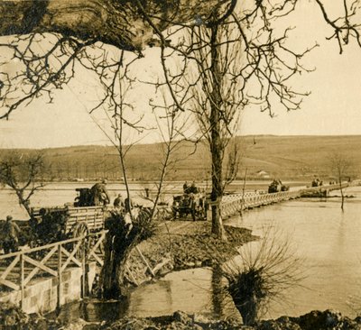 Ponte sobre o rio Meuse em Dugny, norte da França, c1914-c1918 de Unbekannt