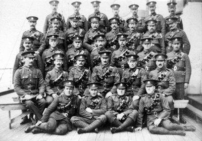 Tropas britânicas no navio da prisão Royal Edward atracaram na saída de Southend, novembro de 1914 de Unbekannt