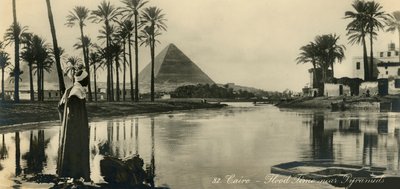 Cairo - tempo de inundação perto das pirâmides, c1918-c1939. de Unbekannt