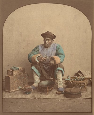 [Homem chinês sentado com ferramentas], década de 1870. de Unbekannt