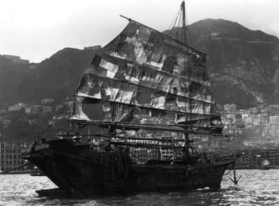 Barco chinês em um porto, século 20 de Unbekannt