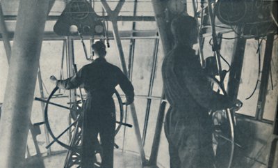 Conforto para passageiros e cabine de um maravilhoso controle central, c1935 de Unbekannt