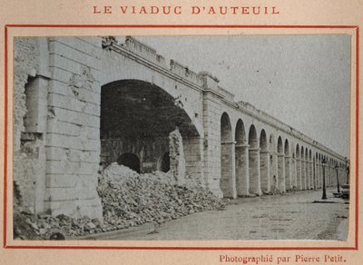 Commune de Paris (1871): vista do viaduto de Auteuil, em Paris, em maio de 1871. Fotografia de Pierre Pepetit. Impressão em papelão, Dim. 9x5,4 cm de Unbekannt
