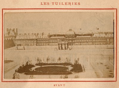 Comuna de Paris (1871): vista do Palais des Tuileries em Paris antes do incêndio de Maio de 1871. Fotografia de Pierre Pepetit. Impressão em papelão, Dim. 9x5,4 cm de Unbekannt