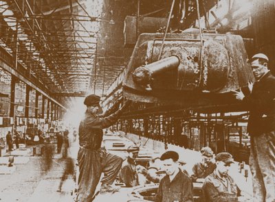 Construção dos tanques T-34 na fábrica de Kirov em Chelyabinsk de Unbekannt