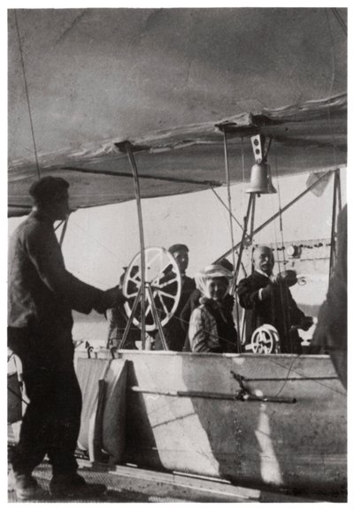 Conde Zeppelin com sua filha na gôndola de Zeppelin LZ3, Alemanha, c1906-1908 1933 de Unbekannt
