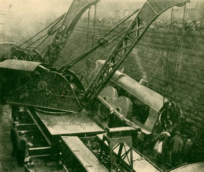 Guindastes no trabalho após um acidente, 1930. de Unbekannt