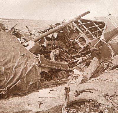 Avião caiu, Sainte-Marie-à-Py, norte da França, c1914-c1918 de Unbekannt