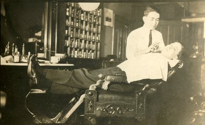 Barbeiro cubano, c1930s. de Unbekannt