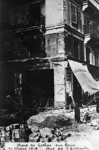 Dano após ataque dos bombardeiros alemães de Gotha, Paris, 11 de março de 1918 de Unbekannt