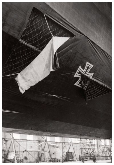 Dirigível Zeppelin da marinha alemã danificado, Primeira Guerra Mundial, 1914-1918 1933 de Unbekannt