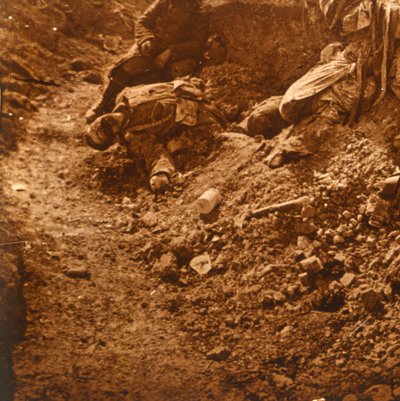 Corpo morto nas trincheiras, Perthes, norte da França, c1914-c1918 de Unbekannt