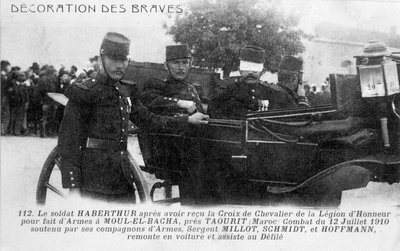 Decoração de um soldado francês com a Légion dHonneur, c1910 de Unbekannt