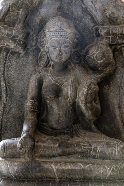 Museu Nacional de Deli. Gaja-Lakshmi (elefantes que banham água na deusa Lakshmi). Pala, século IX d.C. Bihar. Pedra. Detalhe. Índia. de Unbekannt