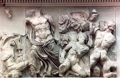 Detalhe do Grande Friso do Altar de Pérgamo, 180-159 aC de Unbekannt