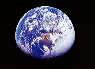 Terra do espaço, fotografada pela sonda Apollo 16, 16 de abril de 1972 de Unbekannt