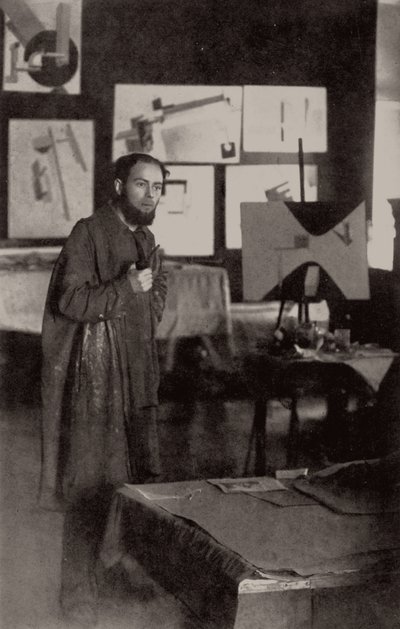 El Lissitzky em seu estúdio em Vitebsk, 1919. de Unbekannt