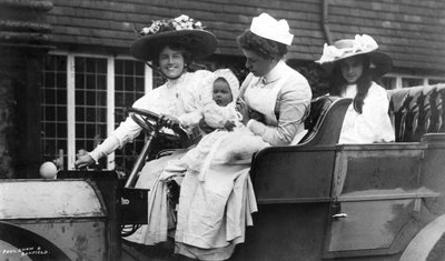 Ellaline Terriss, atriz britânica, com sua filha e bebê, c1906 de Unbekannt