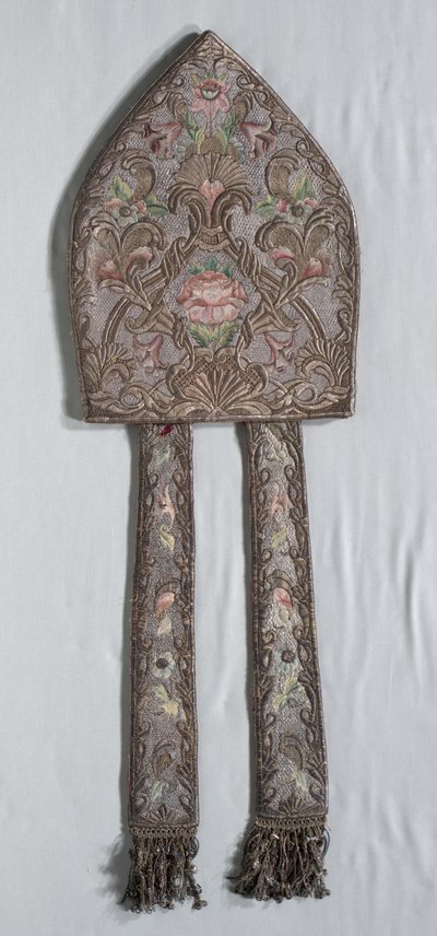 Mitre bordada, década de 1700. de Unbekannt