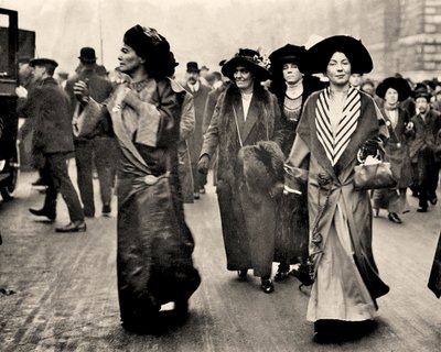 Emmeline Pethick Lawrence e Christabel Pankhurst, c.1908 (foto) de Unbekannt
