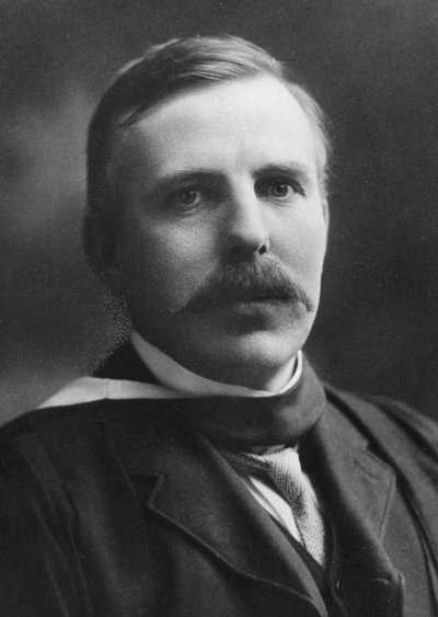 Ernest Rutherford 1871-1937, físico atômico premiado com o Nobel, c1908 de Unbekannt